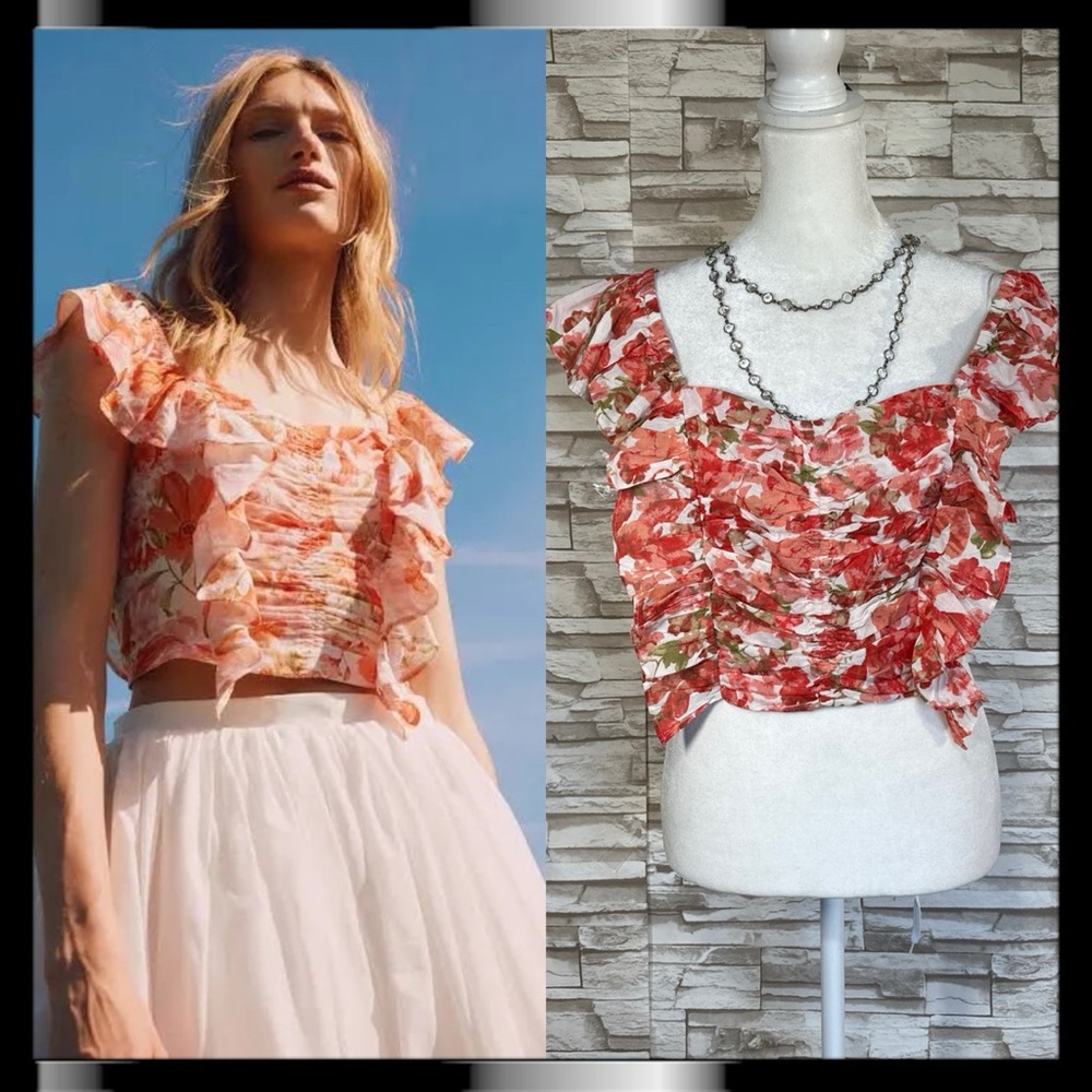 LA ARMARIO Large Floral Ruffle Sleeve Cropped Blouse